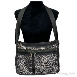 LeSportsac Deluxe Everyday Bag